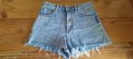 Mooi jeansshortje Zara maat 36, Kleding | Dames, Broeken en Pantalons, Kort, Zara, Ophalen of Verzenden, Zo goed als nieuw