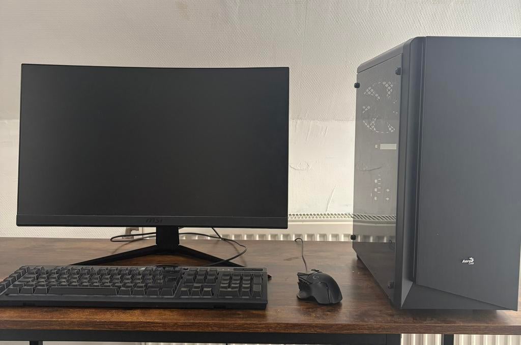 Settup Gaming, Ophalen of Verzenden, Zo goed als nieuw