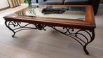 Salontafel met houten kader, geslepen glas en smeedijzeren f, Huis en Inrichting, Ophalen
