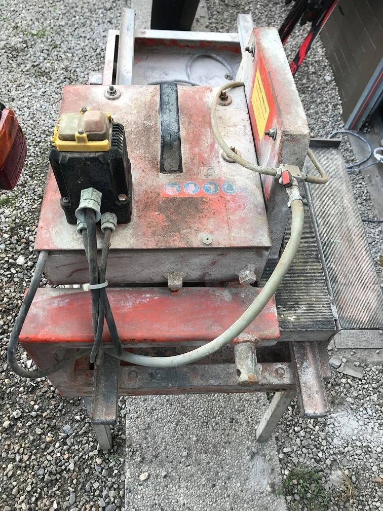 steenzaag op tafel, Ophalen