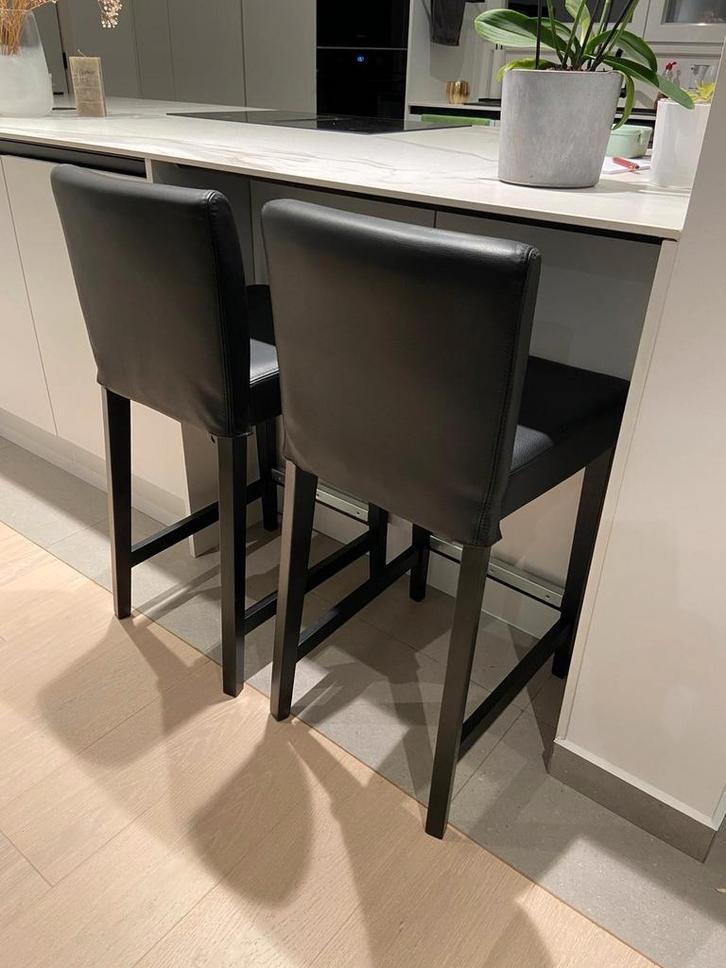 Deux tabourets de bar en cuir., Maison & Meubles, Tables | Tables mange-debout, Comme neuf, Enlèvement