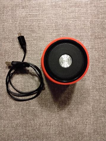Rode Bluetooth-luidspreker  beschikbaar voor biedingen