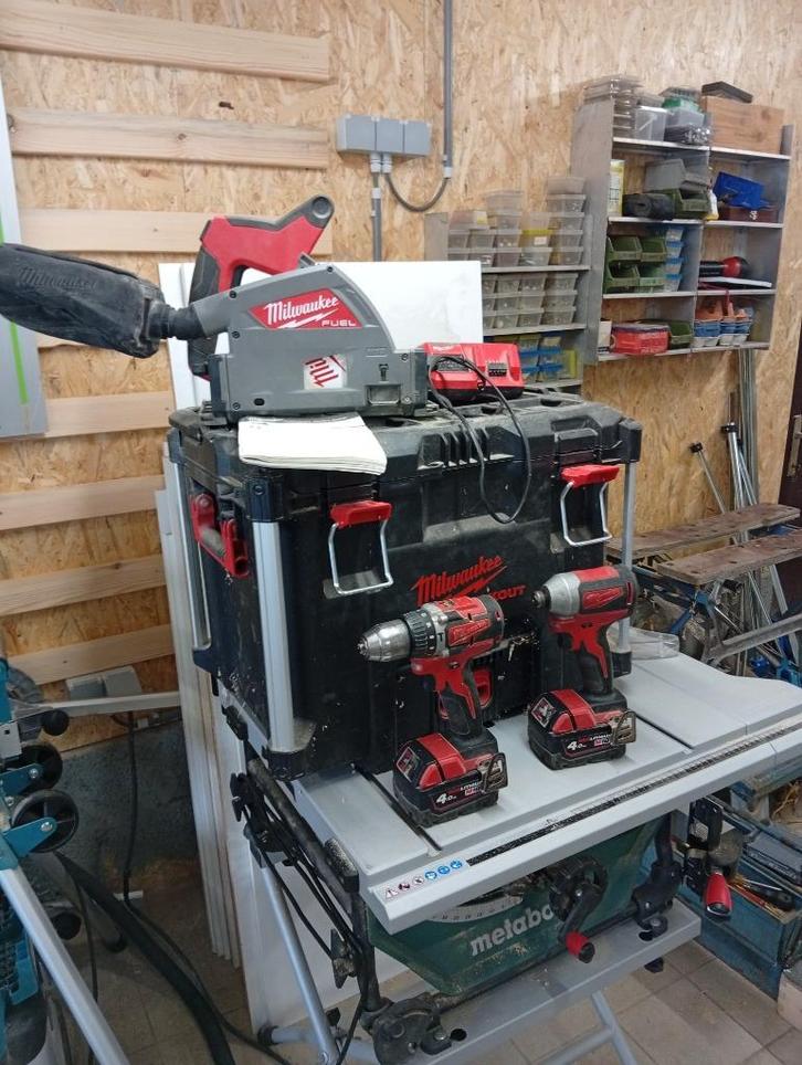 Milwaukee invalzaag + schroevendraaierset, Doe-het-zelf en Bouw, Gereedschap | Zaagmachines, Gebruikt, Invalzaag, 30 tot 70 mm