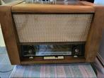 Zeer oude radio met platenspeler, Ophalen