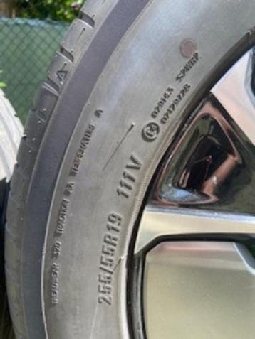 NIEUWE autobanden 255/55 R19 beschikbaar voor biedingen