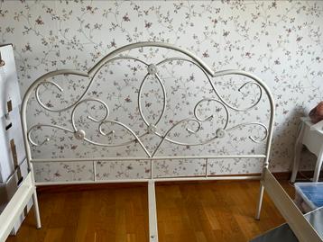 Bedframe - gratis beschikbaar voor biedingen