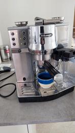 Machine à café cappuccino automatique Delonghi, Comme neuf, Tuyau à Vapeur, Dosettes et capsules de café, Cafetière