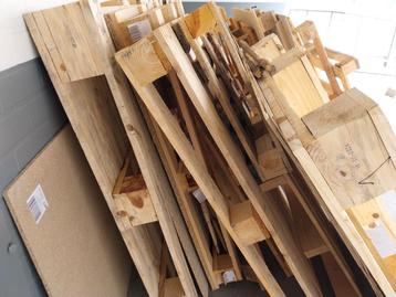 A donner SCHAERBEEK planches et palettes, Enlèvement, Utilisé