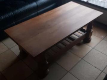 Massief houten salontafel  beschikbaar voor biedingen