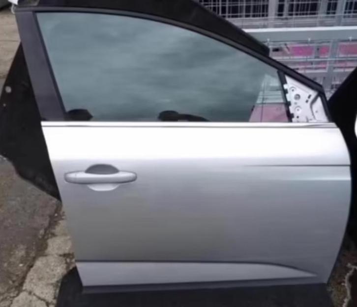 Megane 4 voorklep aan passagierszijde, Auto-onderdelen, Carrosserie, Deur, Renault, Voor, Gebruikt, Ophalen