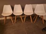 8 Scandinavische stoelen, plastieken zit en houten poten, Ophalen