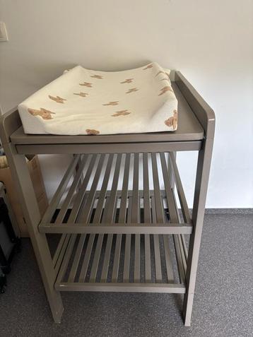 Verschoontafel te koop beschikbaar voor biedingen