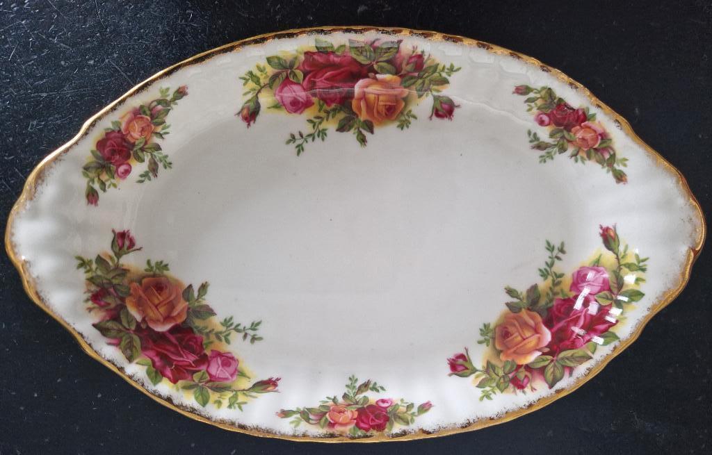 Royal Albert - Old Country Roses - plat ovale 22x13, Antiquités & Art, Antiquités | Services (vaisselle) pièces, Enlèvement ou Envoi