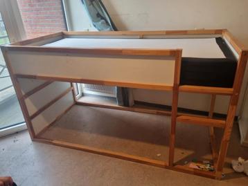 Hoogslaper met speelruimte onderin beschikbaar voor biedingen