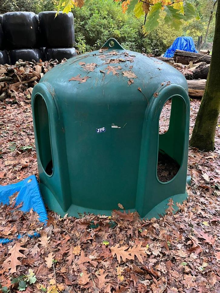 Hooistolp paarden met bijhorend hooinet, Dieren en Toebehoren, Stalling en Weidegang, Accessoires, 4 paarden of pony's of meer