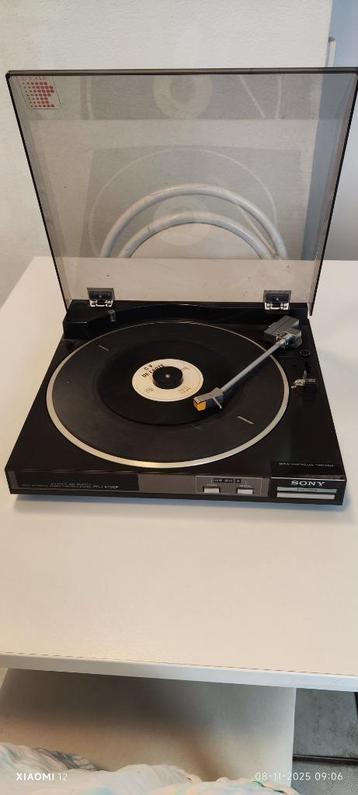 Oude platenspeler. Sony beschikbaar voor biedingen
