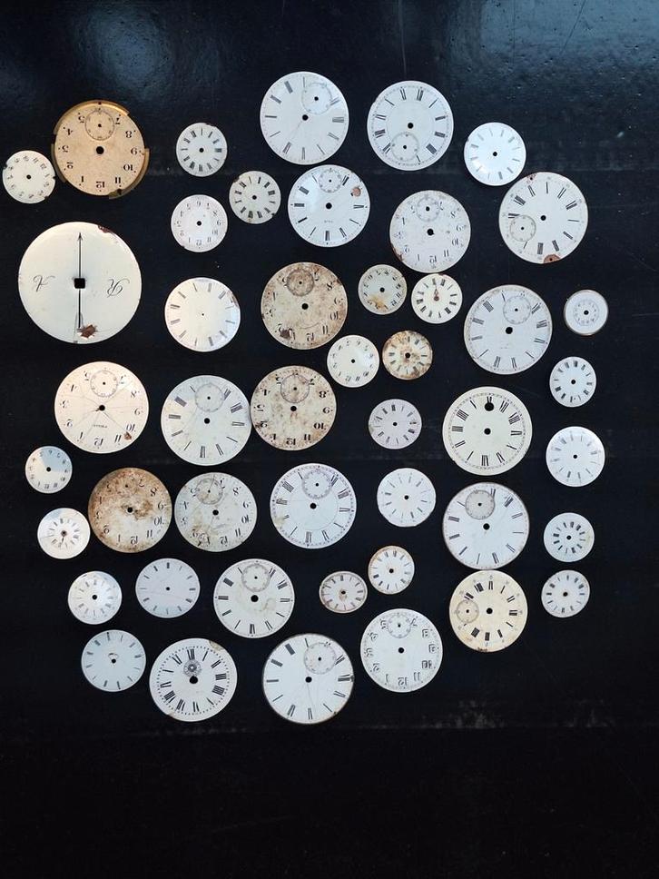 Grand lot avec cadrans anciens en émail, Antiquités & Art, Antiquités | Horloges, Enlèvement ou Envoi