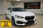 BMW 118i ESSENCE • BOÎTE AUTO • FULL OPTIONS • GARANTIE 12, Auto's, Automaat, Wit, Bedrijf, 1 Reeks