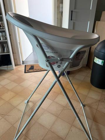 Babybad op staander beschikbaar voor biedingen