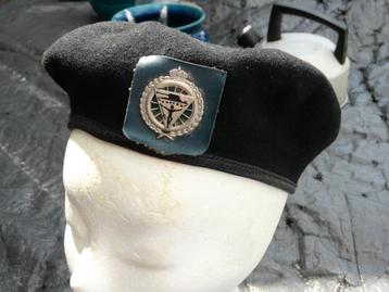 ABL zwarte baret met kenteken Karabiniers-Wielrijders 1975 beschikbaar voor biedingen