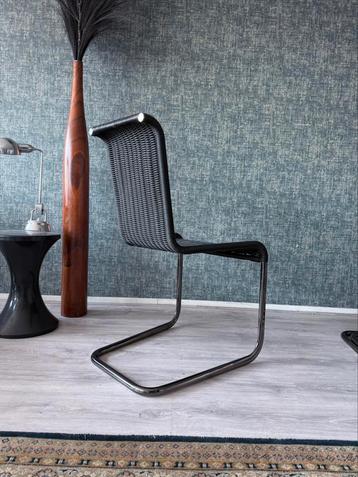 4 Tecta D20 Cantileverstoelen – Zwart Rotan & Parelchroom beschikbaar voor biedingen