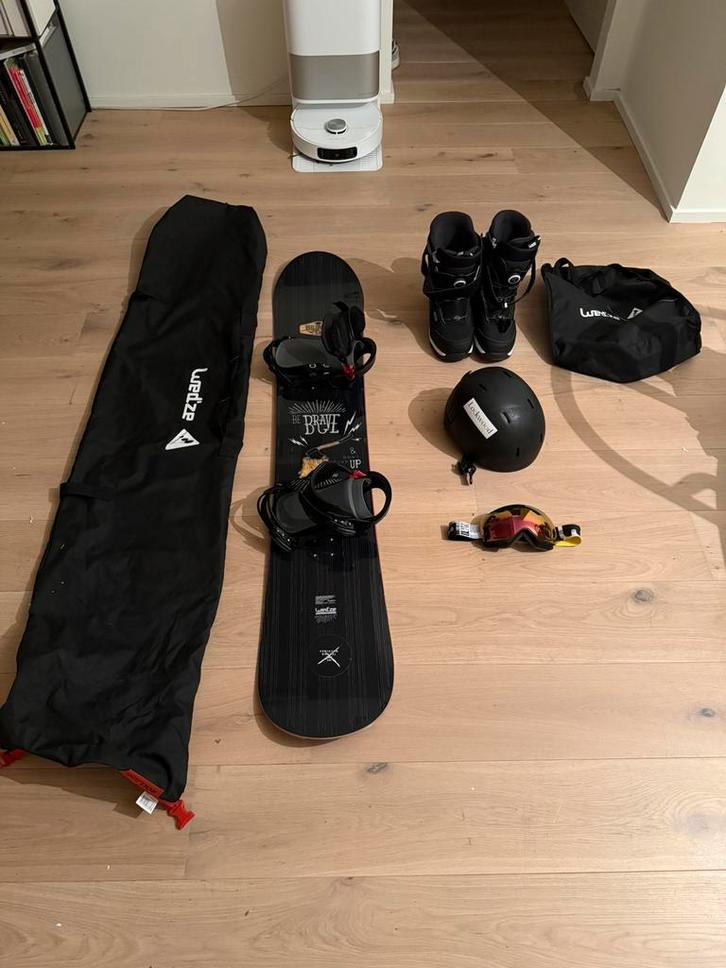 Snowboard incl. beugels + boots + bril + helm te koop!, Sports & Fitness, Snowboard, Utilisé, Planche, Enlèvement