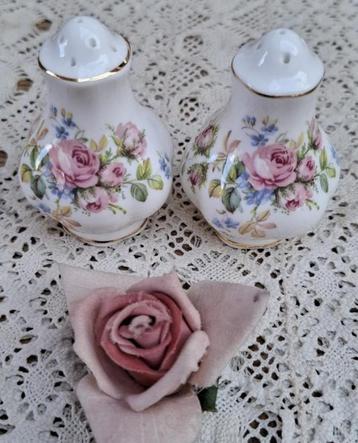 Royal Albert, Moss Rose, peper en zoutstel, roze roosjes beschikbaar voor biedingen