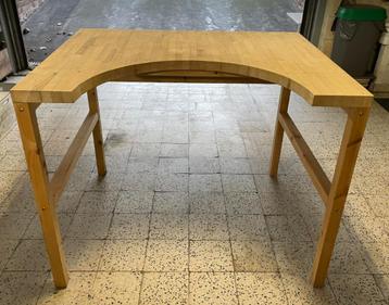 staan hoge bureau beschikbaar voor biedingen