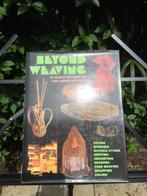 Boek: Beyond weaving., Livres, Loisirs & Temps libre, Enlèvement, Utilisé