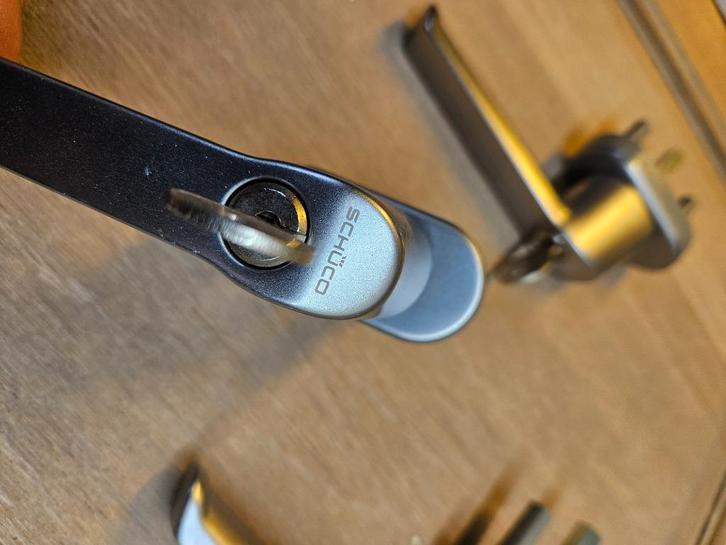 Raamkrukken met sleutel en zonder sleutel, Doe-het-zelf en Bouw, Hang- en Sluitwerk, Zo goed als nieuw, Klink of Kruk, Koper of Messing
