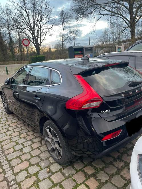 VOLVO V40 D2 AUTO EURO6, Autos, Volvo, Particulier, V40, Bluetooth, Diesel, Euro 6, Berline, 5 portes, Automatique, Noir, Cuir