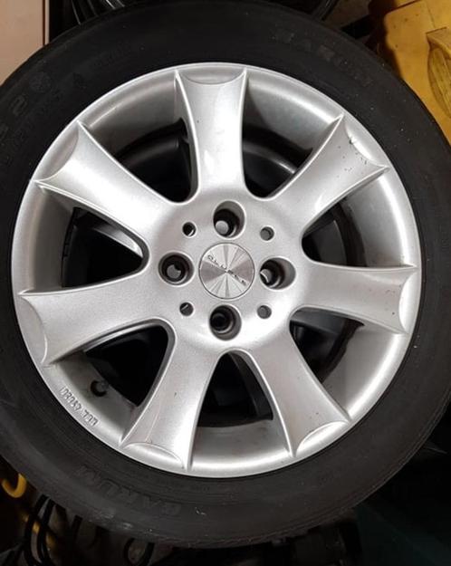 Mooie Volkswagen velgen met 2 goede winterbanden sneeuwvlok, Auto-onderdelen, Banden en Velgen, Velg(en), Winterbanden, 15 inch