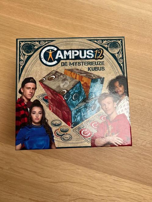 Campus 12 De mysterieuze kubus, Hobby en Vrije tijd, Gezelschapsspellen | Bordspellen, Zo goed als nieuw, Ophalen of Verzenden