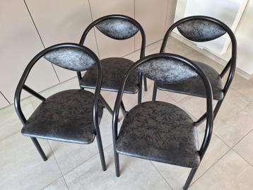 Stoelen beschikbaar voor biedingen