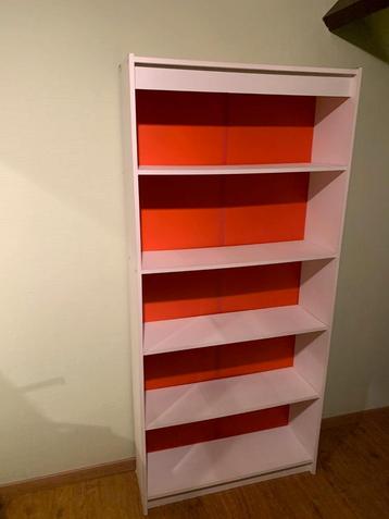 Boekenkast  beschikbaar voor biedingen