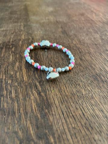 Kralenarmband met hartjes beschikbaar voor biedingen