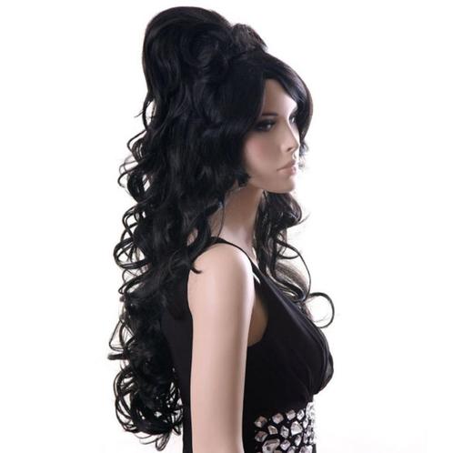 Luxe Amy Winehouse beehive pruik incl. rozen tattoo, Handtassen en Accessoires, Uiterlijk | Haarverzorging, Nieuw, Pruik of Haarverlenging