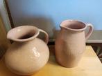 Twee stenen roze vazen/ potten, Ophalen