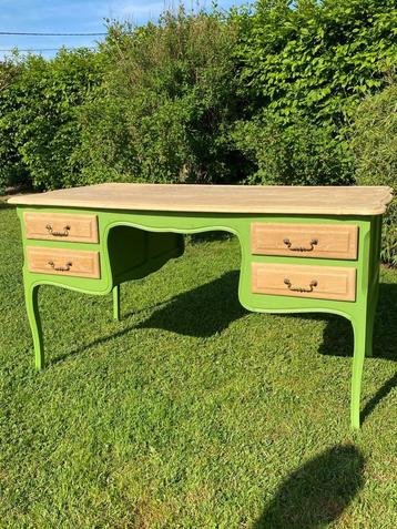 Magnifique bureau beschikbaar voor biedingen