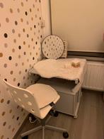 Bureau,tapijtjes, Kinderen en Baby's, Kinderkamer | Tafels en Stoelen, Ophalen of Verzenden, Zo goed als nieuw