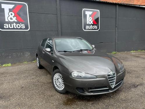Alfa Romeo 147 1.6i, Auto's, Alfa Romeo, Bedrijf, Te koop, Benzine, Berline, Handgeschakeld, Bruin, Zwart, Stof, Ophalen