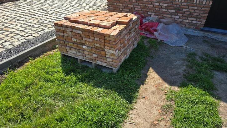 Gevelsteen vernieuwde oude paapsteen, Doe-het-zelf en Bouw, Metselstenen, Zo goed als nieuw, Bakstenen, Ophalen