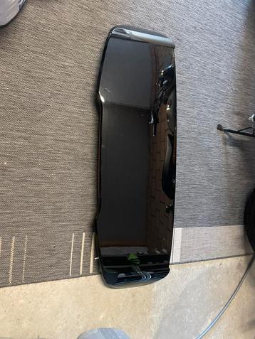 Volvo v40 dakspoiler beschikbaar voor biedingen