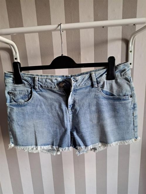 Short voor dames jeans maat 42, Kleding | Dames, Spijkerbroeken en Jeans, Zo goed als nieuw, W33 - W36 (confectie 42/44), Blauw