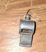 Ancien sifflet en  zinc avec bille en bois 1900/1930, Enlèvement ou Envoi