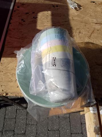 eetbordje en drinkbekers beschikbaar voor biedingen