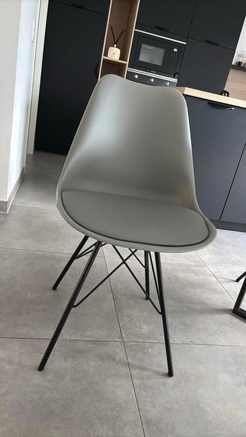 Stoelen beschikbaar voor biedingen