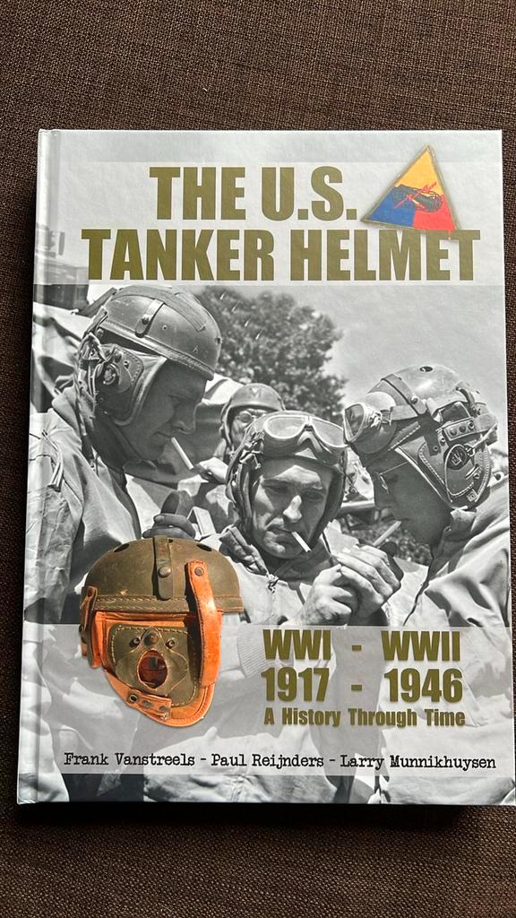 US WWII Tanker helmet book. Armored Tank helm, Verzamelen, Militaria | Tweede Wereldoorlog, Ophalen of Verzenden