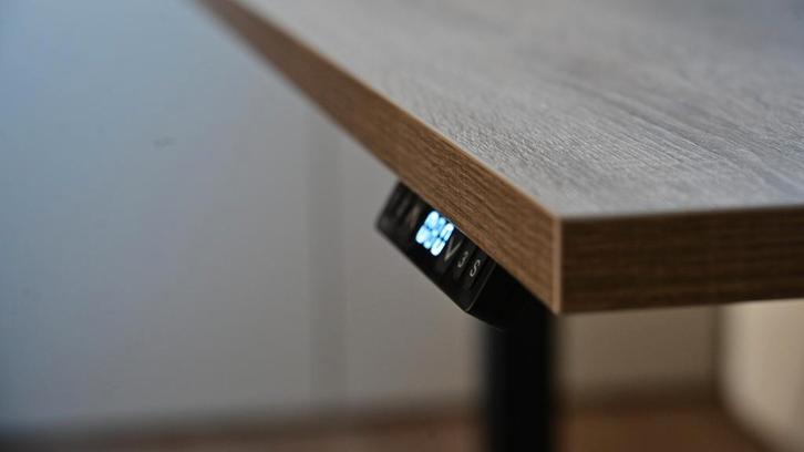 In hoogte elektrisch verstelbaar bureau, hoogte:65cm-128cm, Immo, Appartementen en Studio's te huur, Antwerpen (stad)