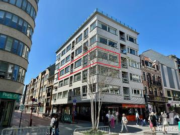 Bijzonder ruim hoekappartement met overvloedige lichtinva beschikbaar voor biedingen